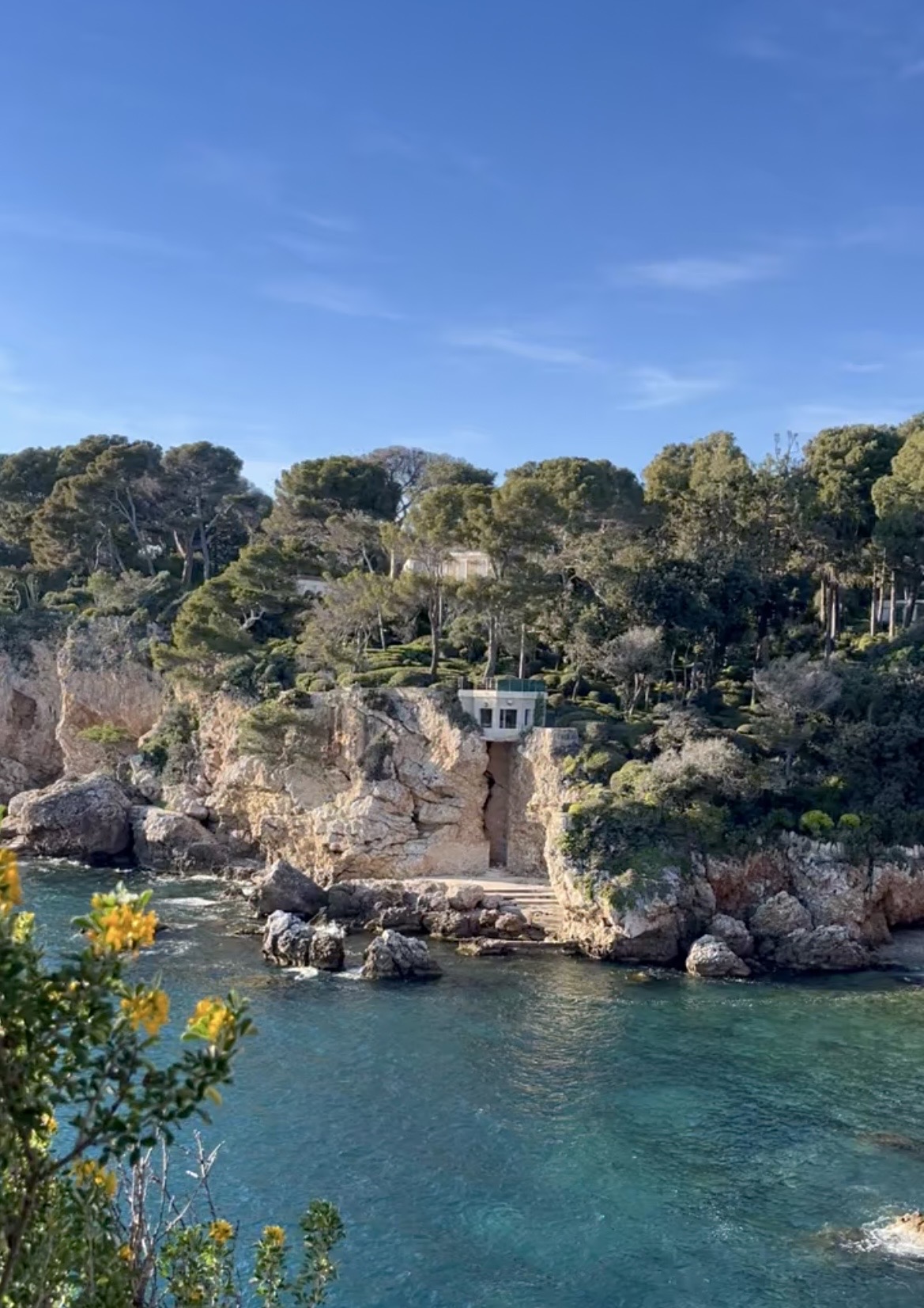 Milliárdosok öble Cap d'Antibes-nál – türkizkék tenger