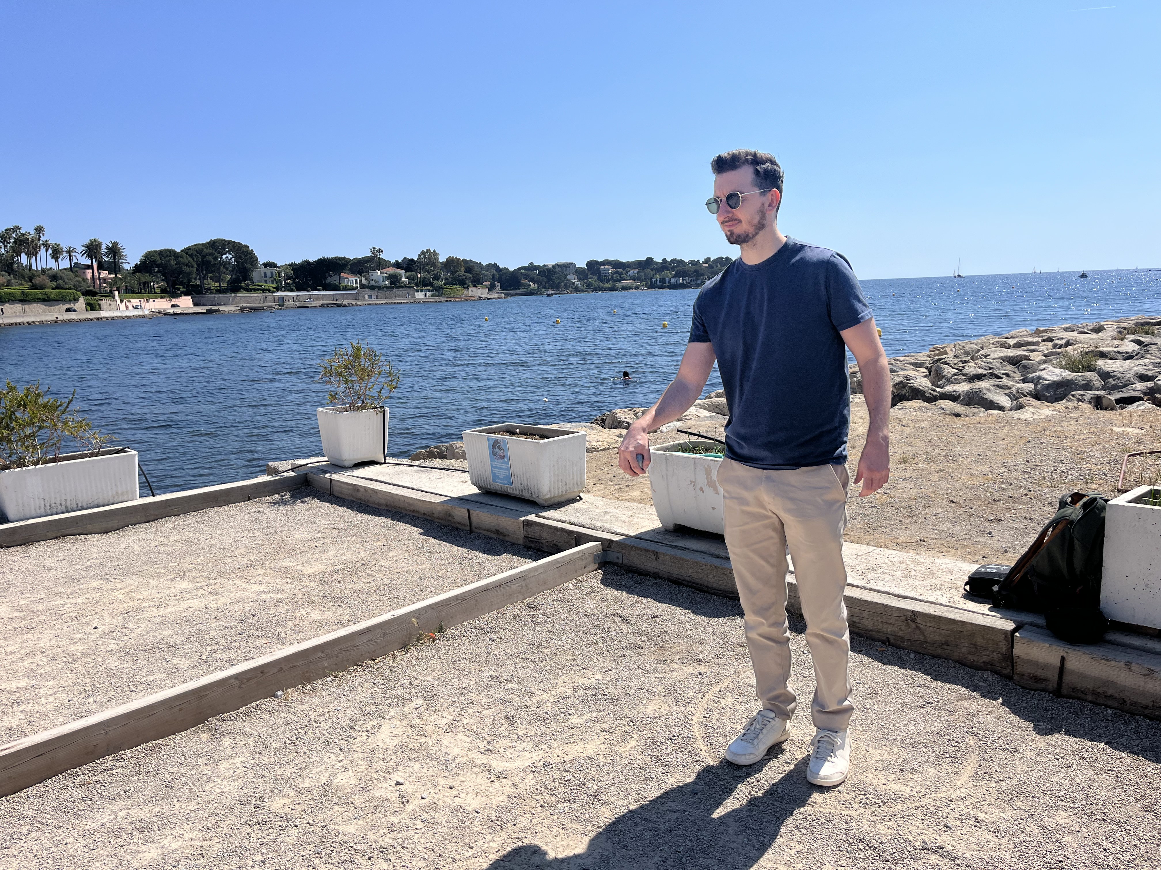Pétanque játék Antibes-ban a tengerpartnál