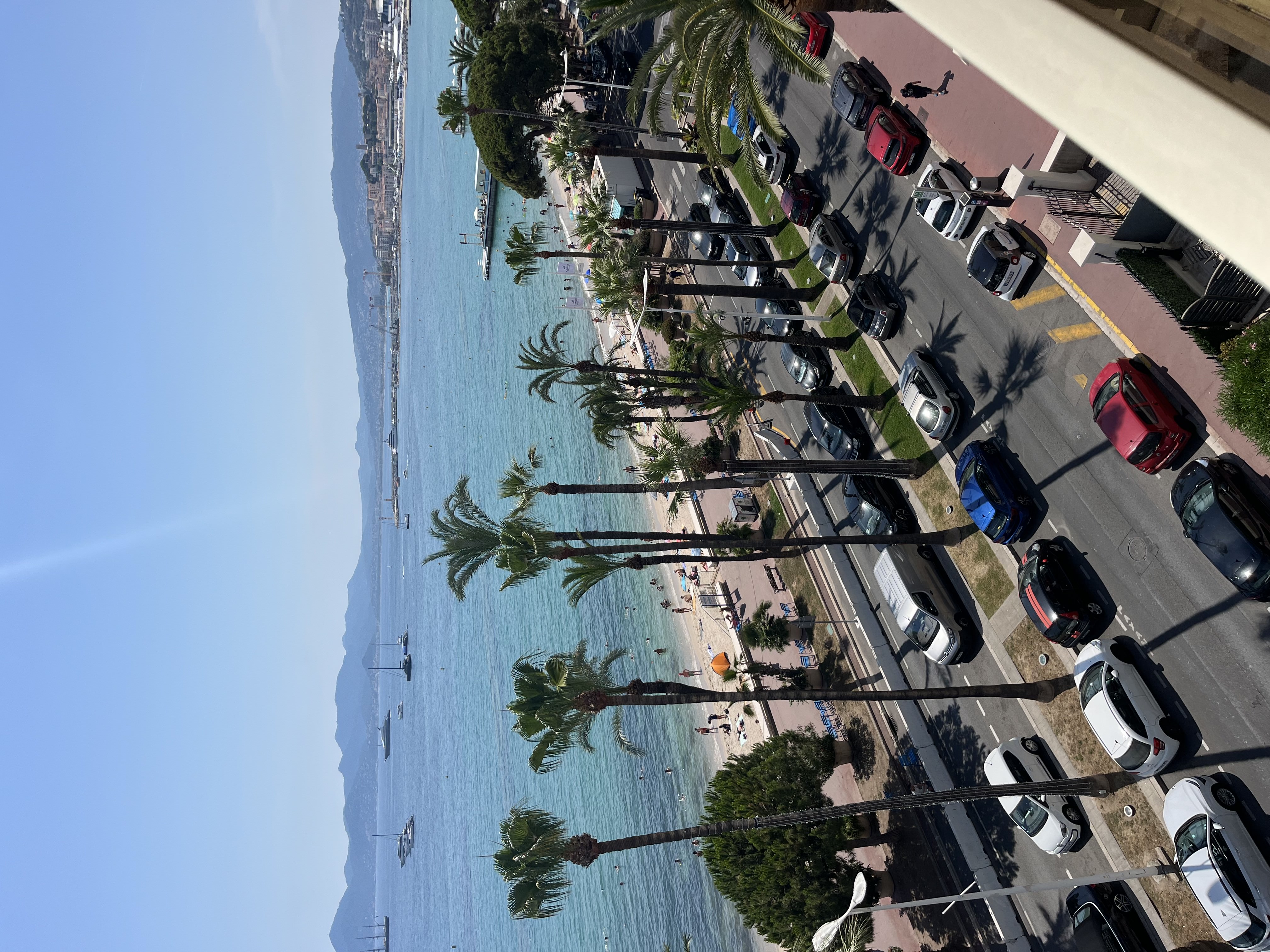La Plage de la Croisette Cannes – homokos strand luxusszállodákkal