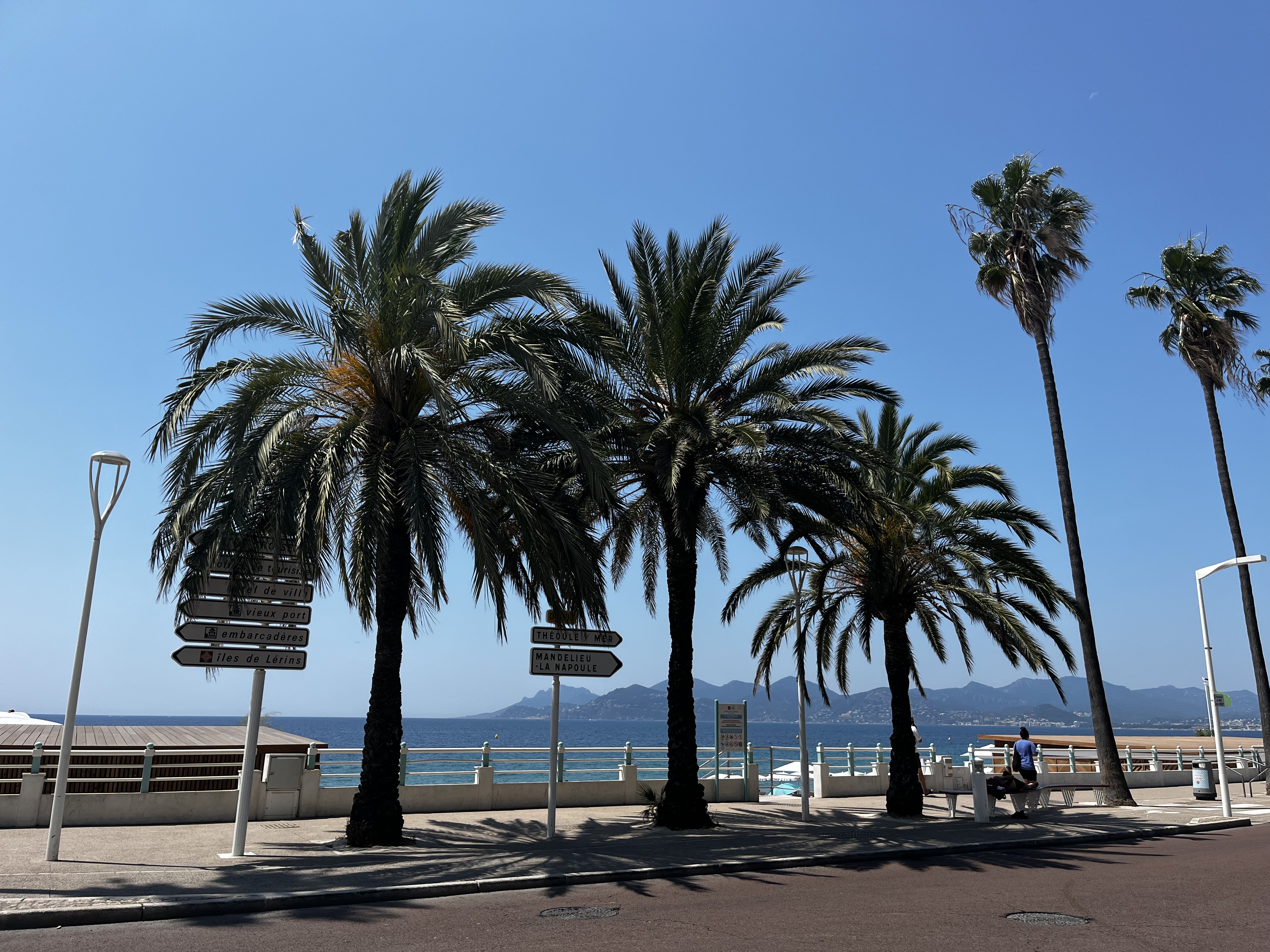 Cannes szikrázó napsütésben – La Plage du Midi