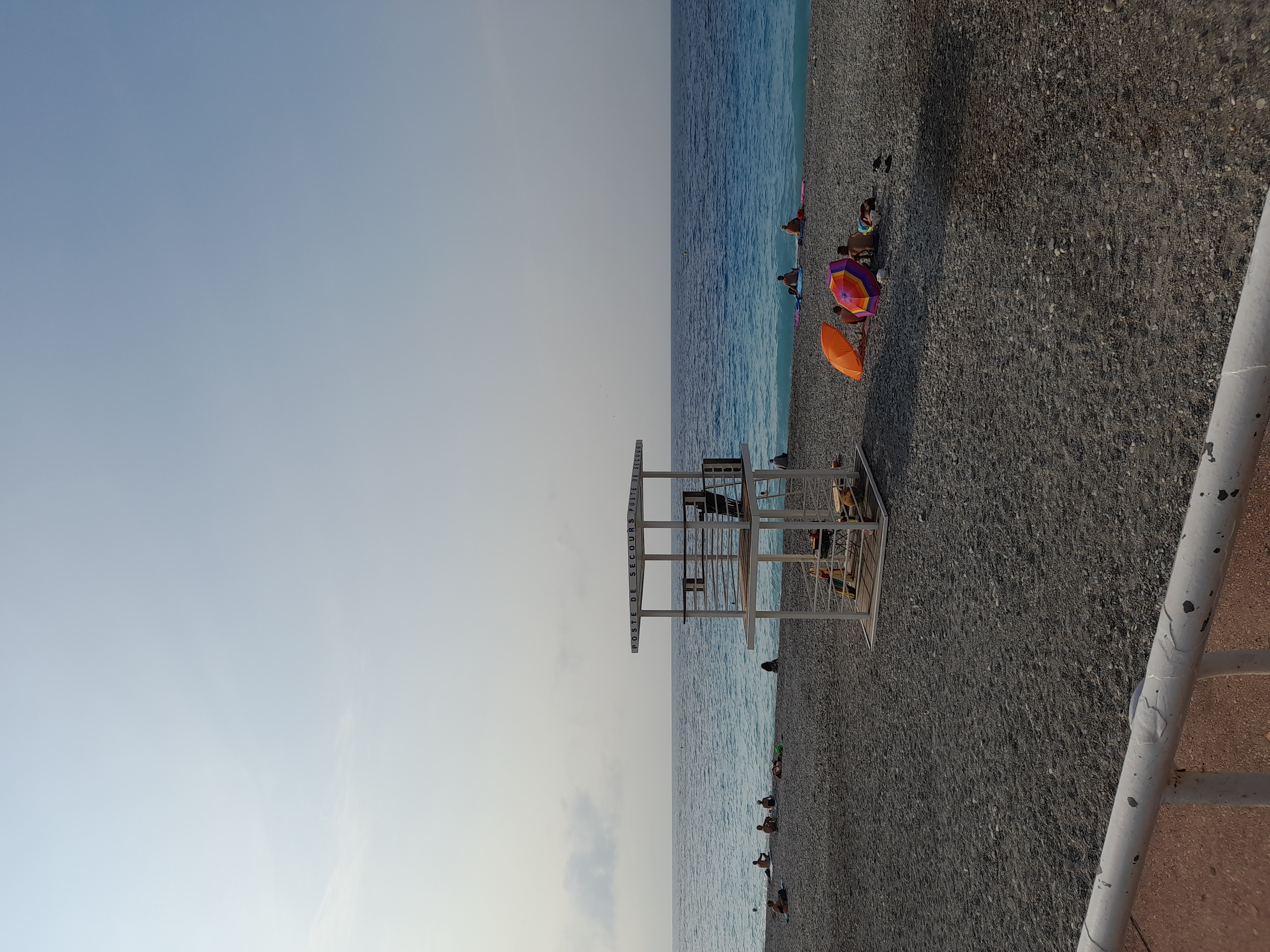 Nizza strand – a hullámok kiszámíthatatlanok a Riviérán
